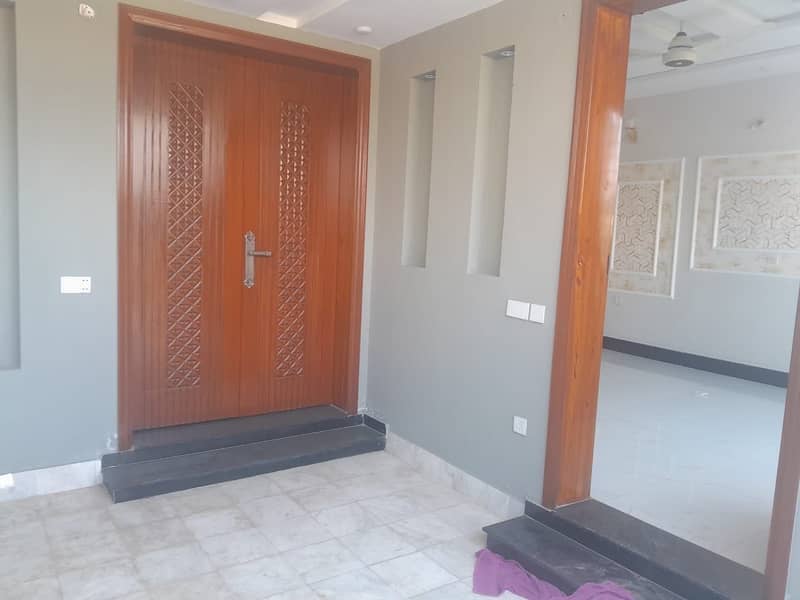 BRAND LOWER PORTION OF 8 MARLA HOUSE WITH UPPER PORTION IS LOCKED AVAILABLE FOR RENT 16