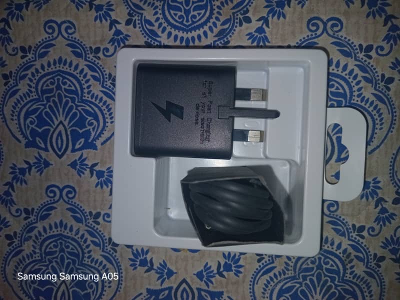 Fast charger type C and USB port 0