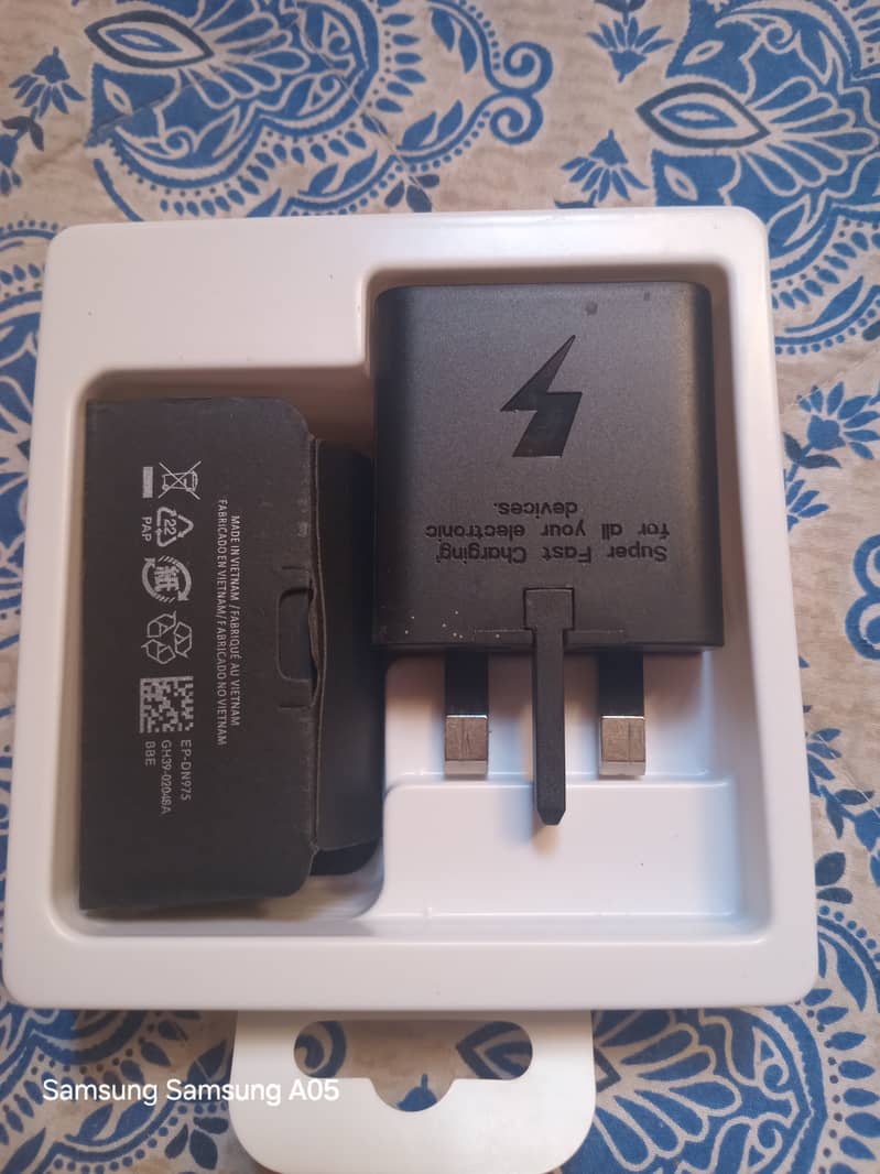 Fast charger type C and USB port 1