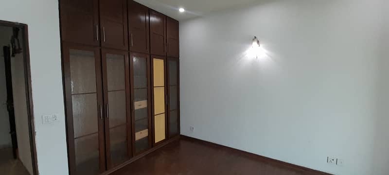 10 Marla Upper Portion for Rent in DHA Lahore Phase 4 7