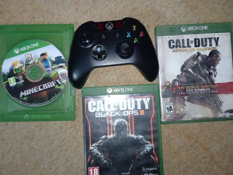 Xbox oneS with 2 controller and FIFA 22 Cod Ops 3 and Advanced warfare 2