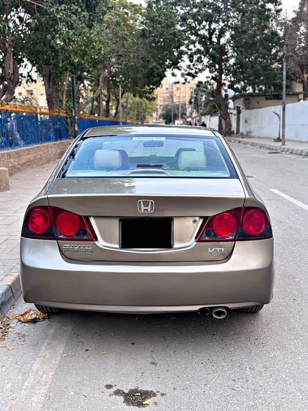 Honda Civic Prosmetic 2010 in excellent condition 4