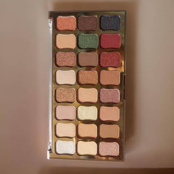 24 color matte and glitter eyeshadow palette 1