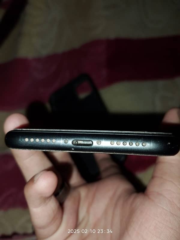 I phone 11 pro 10 by 10 condition water pack 3