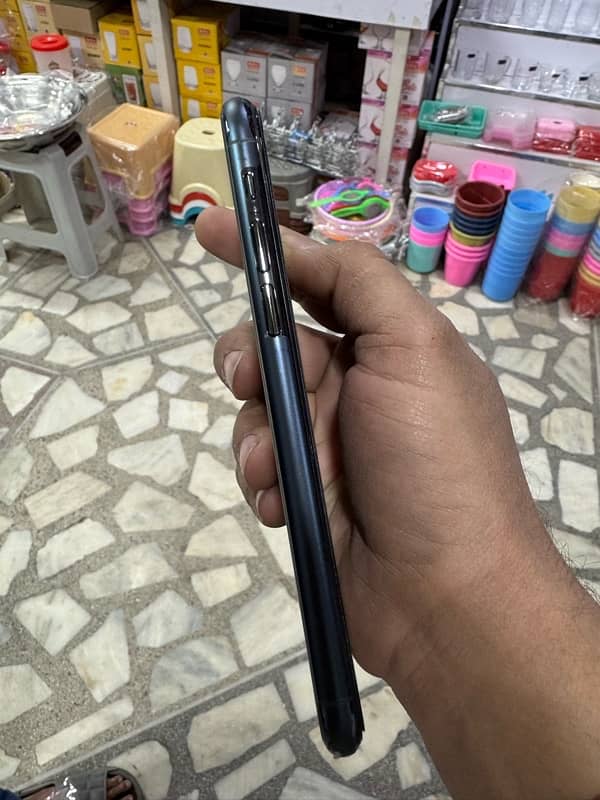 A good condition iPhone 11pro 0