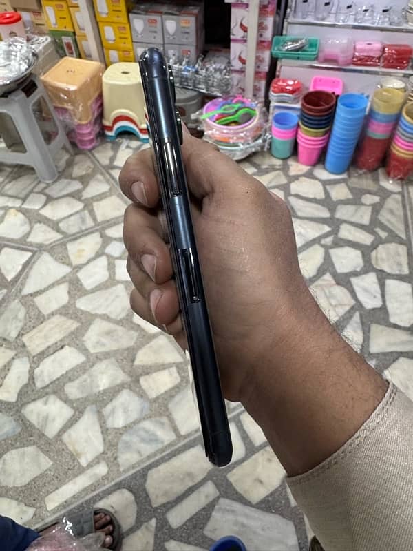 A good condition iPhone 11pro 1