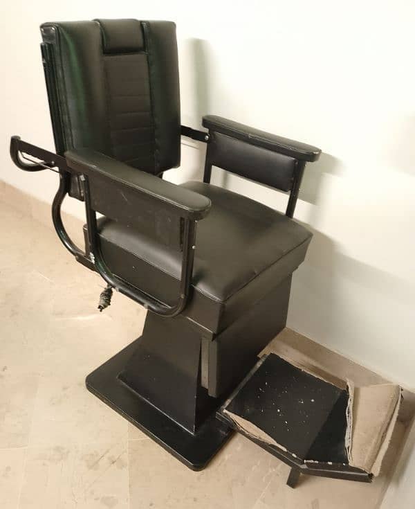 Salon chair 1