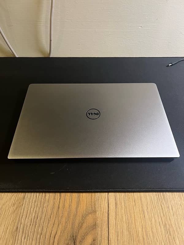 DELL XPS 13( i7 7th gen ) 1