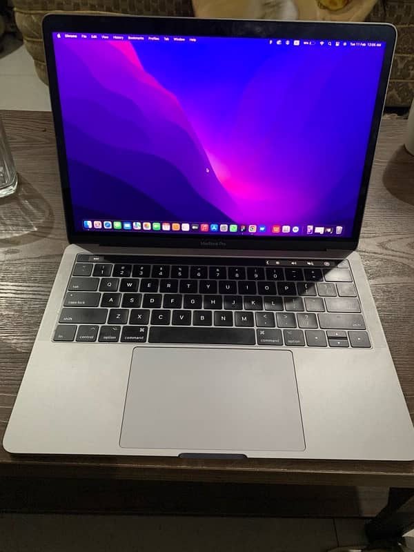 MacBook Pro 13inches i5 2017 With Touch Bar 1