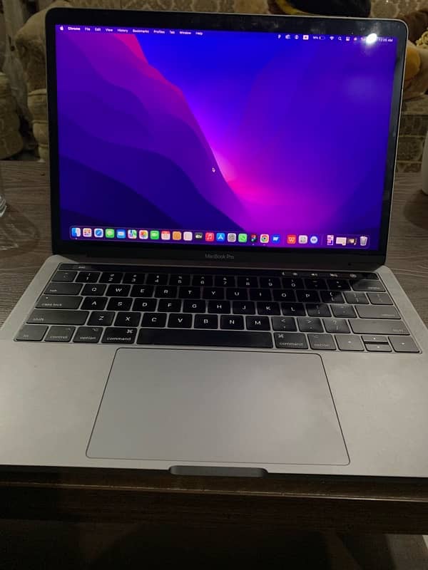 MacBook Pro 13inches i5 2017 With Touch Bar 3