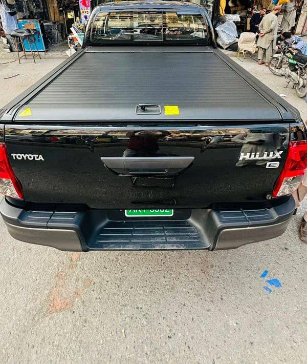 Toyota Hilux Revo Trunk shutter 1