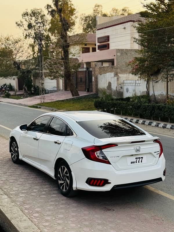 Honda Civic Oriel 2018 3