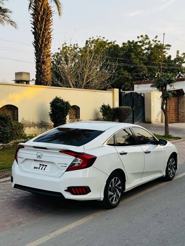 Honda Civic Oriel 2018 4