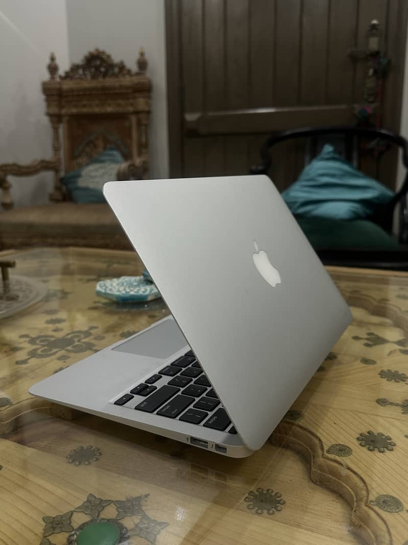 Macbook air 2015 11 inch 1