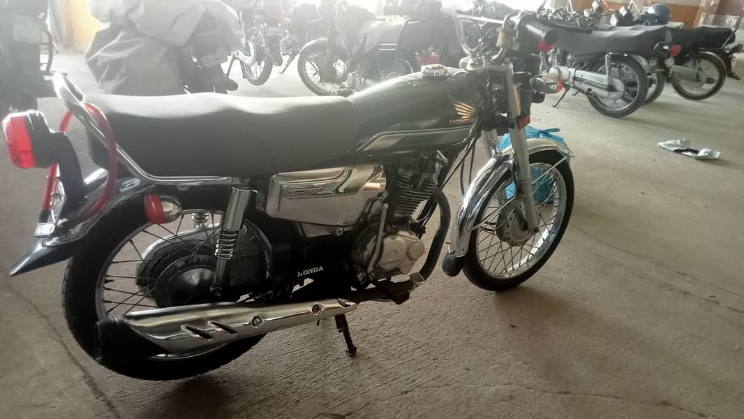 Honda CG 125 Special Edition 2023 4