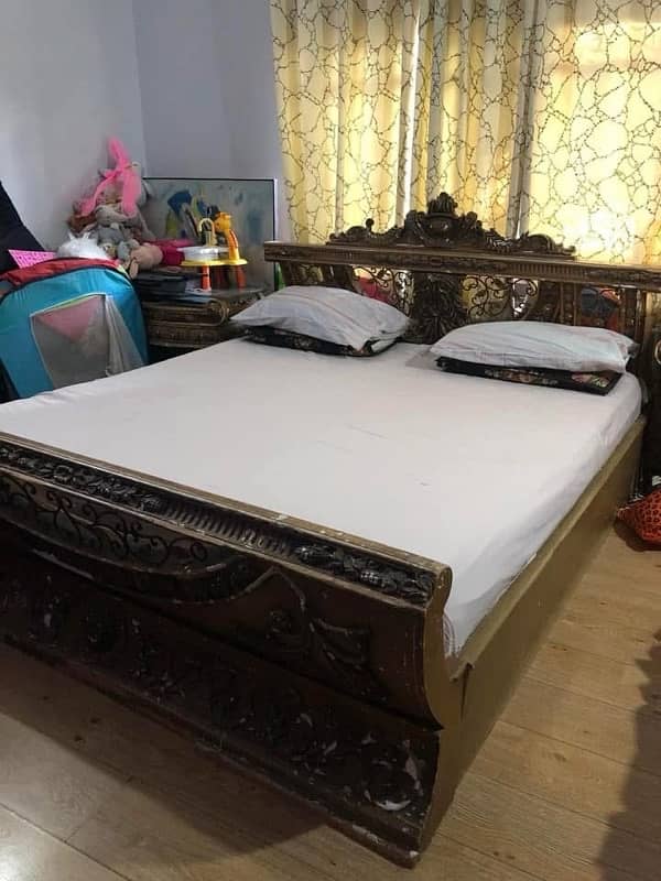 Queen side Bedset with side table 0