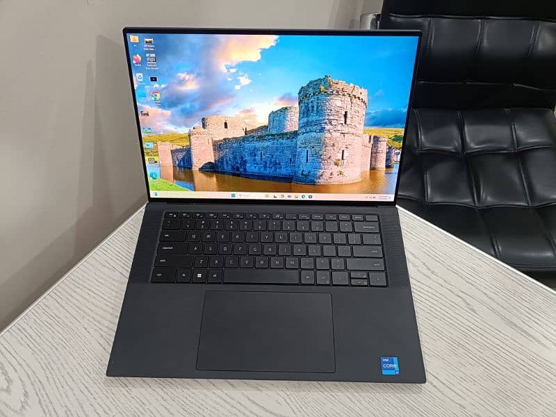 Dell Xps 15 9530 core i7 13th gen i7-13700h 15.6 borderless 4gb gpu 1