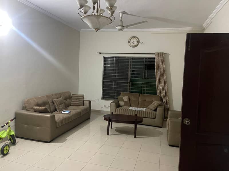 1 KANAL 3 BEDROOM UPER PORTION AVAILABLE FOR RENT 1