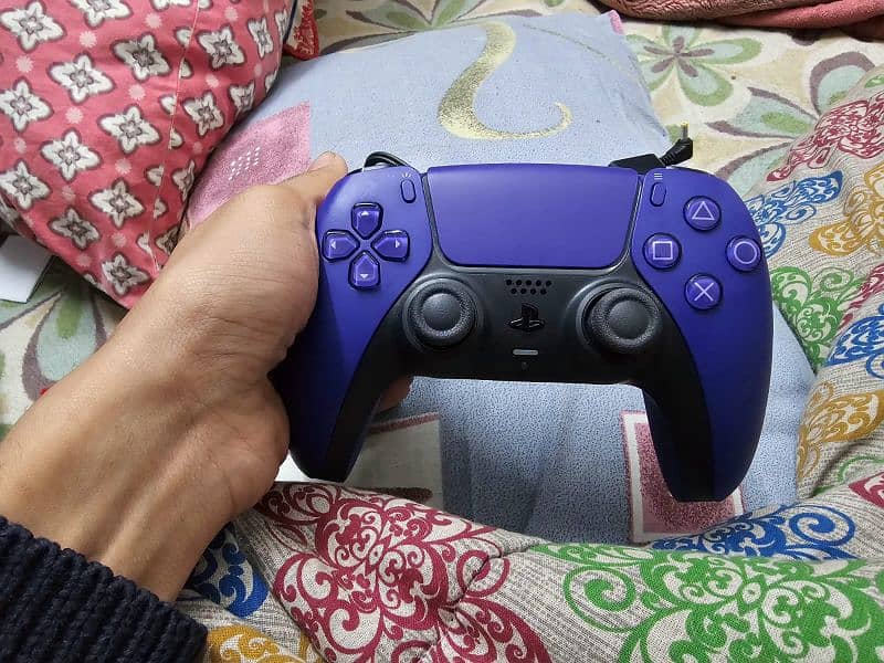 ps5 controller and charging dock 1