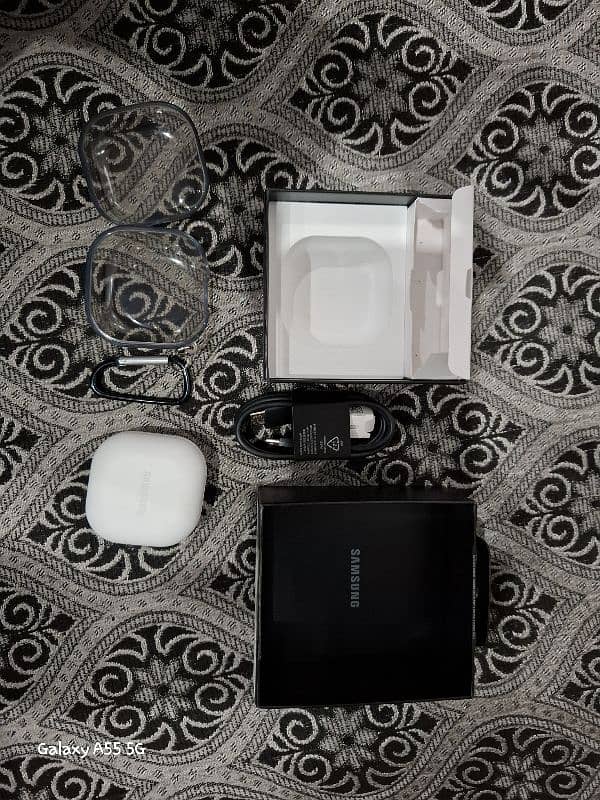 samsung galaxy buds2 pro 100% orignal brand new condition 2