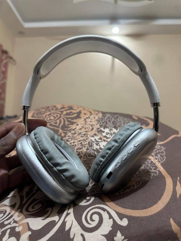 p9 headphones 0