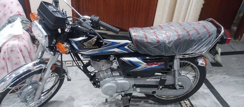 Honda 125 model 2025 black 1