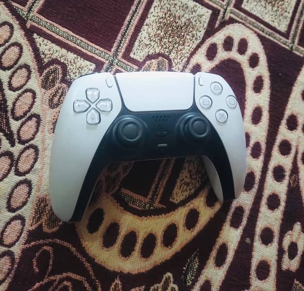 Ps5 Sony controller 10/10 condition 1