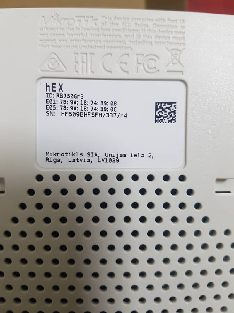 Mikrotik RouterBoard RB-750Gr3 1