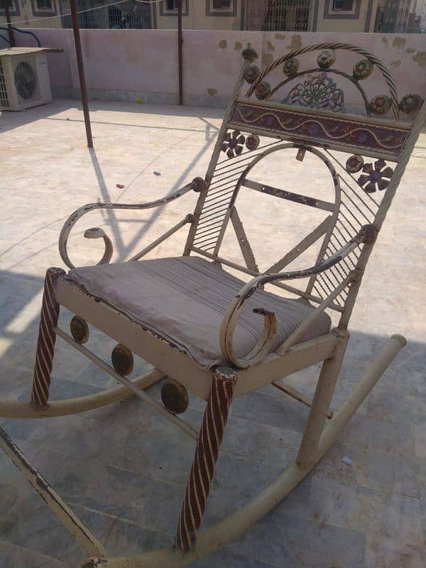 THIS IS IRON CHAIR 0