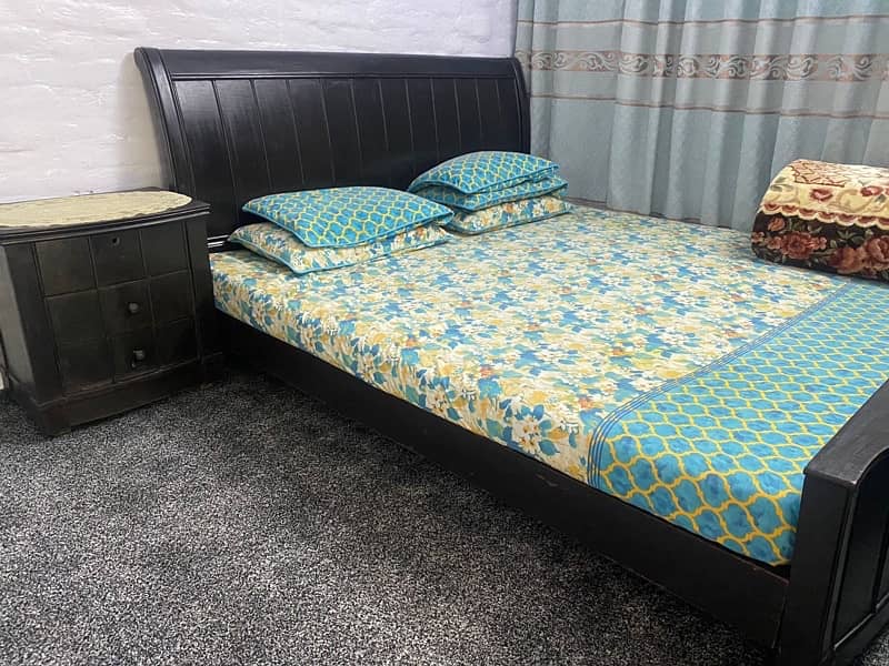 King Size BedrOom set with Almirah no mattress 4