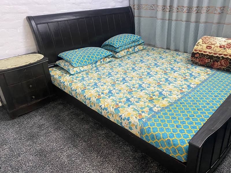 King Size BedrOom set with Almirah no mattress 8