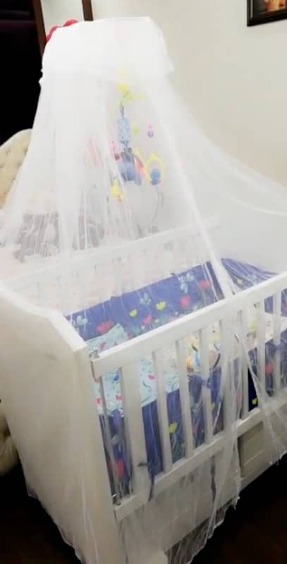 baby cot in new condition 0