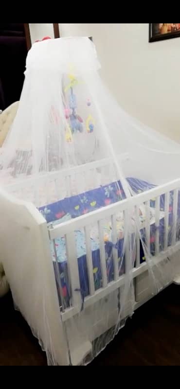 baby cot in new condition 1