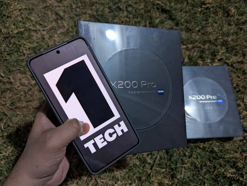 Vivo x200 Pro - Official PTA approved - Titanium Grey 6