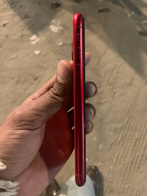 iphone xr 128 gb 82 battry health all okay back p sheet lagi hoi ha 5