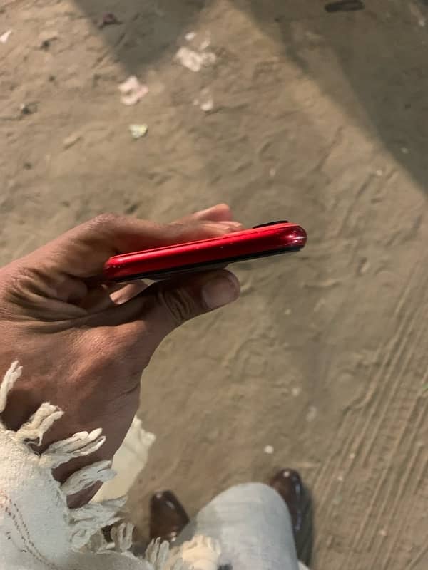 iphone xr 128 gb 82 battry health all okay back p sheet lagi hoi ha 7