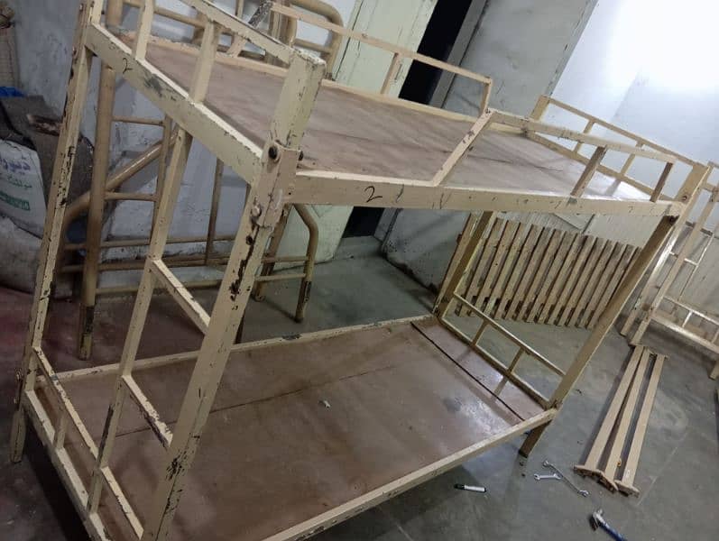 lohay k bnay huay bunk bed urgent for sale 5