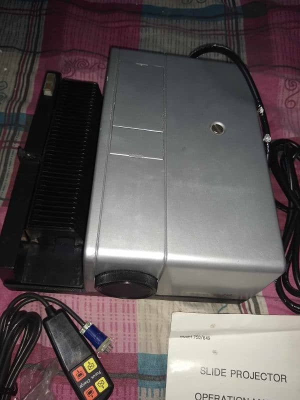 overhead and slide projector available (0370-2090709) 4