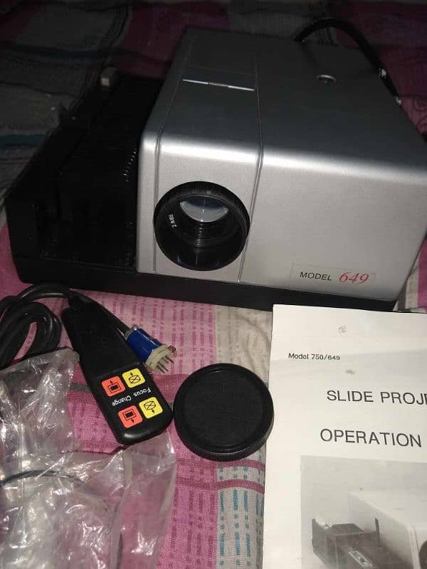 overhead and slide projector available (0370-2090709) 6