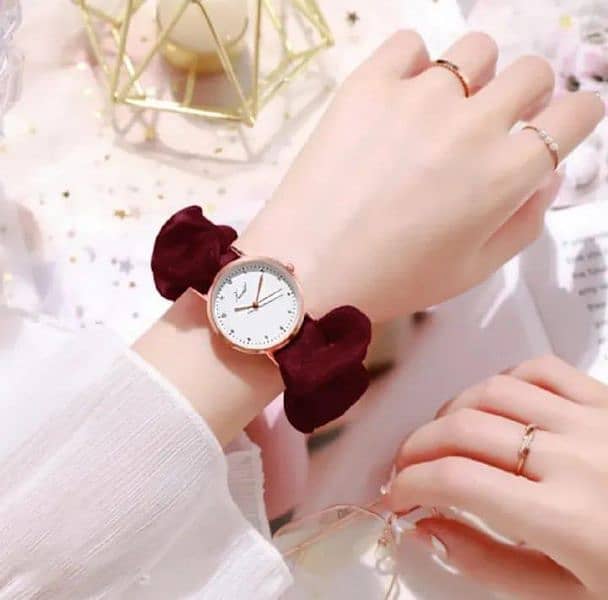 Women's Quartz Water Resistant Round Analogue Watch - 1 Pc 2