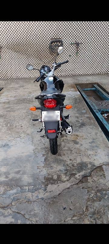 SUZUKI GSX 125 1