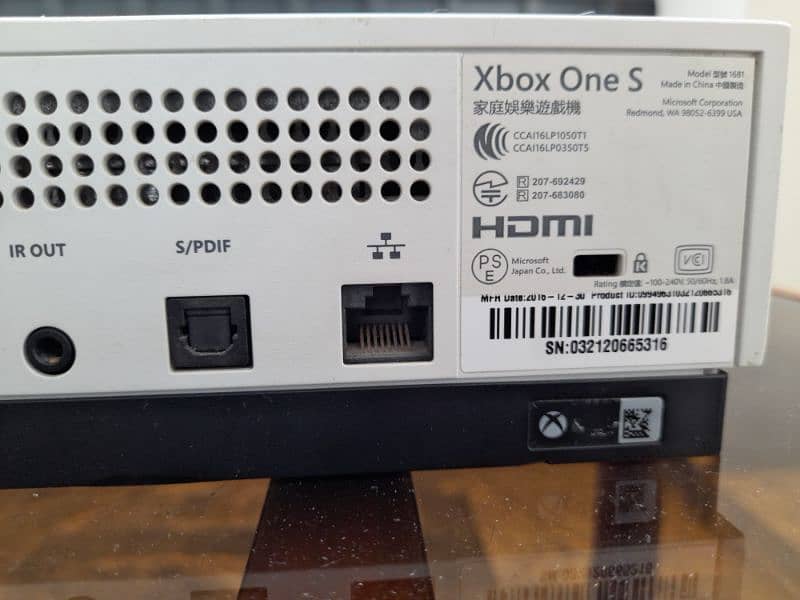 Xbox One S 1 TB 5