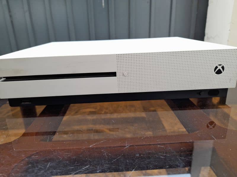 Xbox One S 1 TB 7