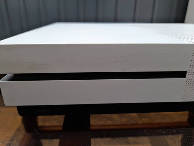 Xbox One S 1 TB 8