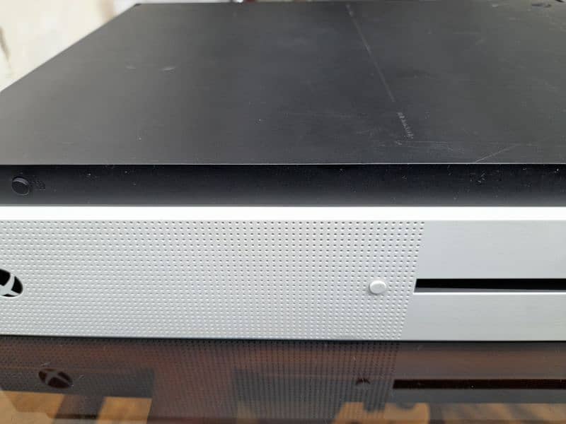 Xbox One S 1 TB 10