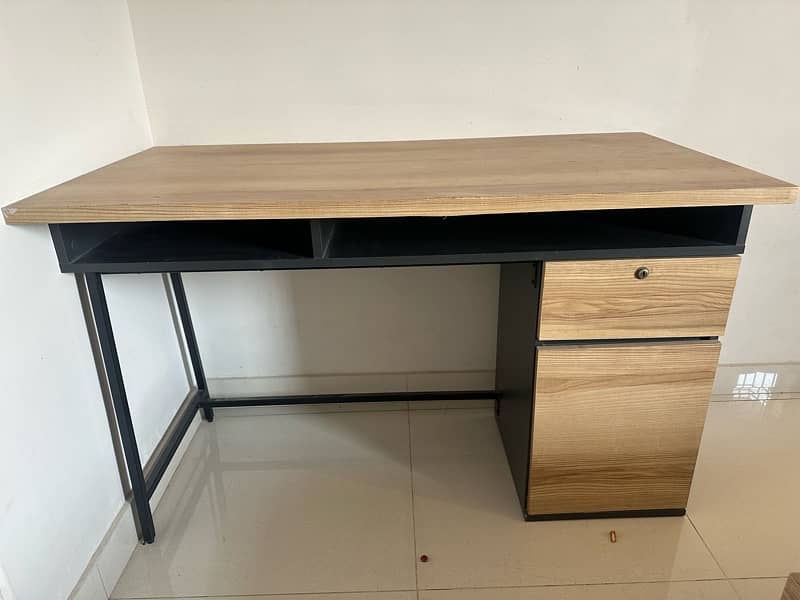 habbit study table  for sale 0