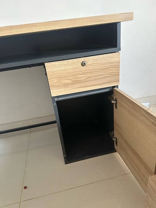 habbit study table  for sale 1