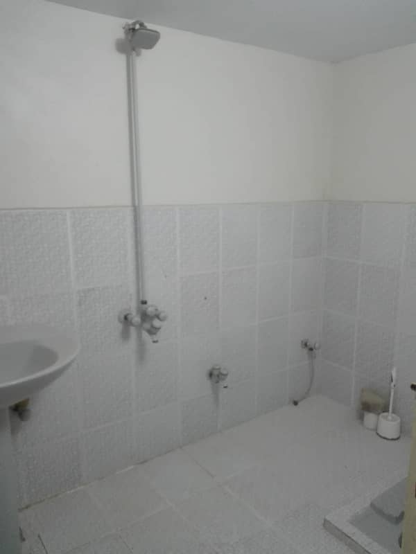 two bed dd portion for rent in johar 2