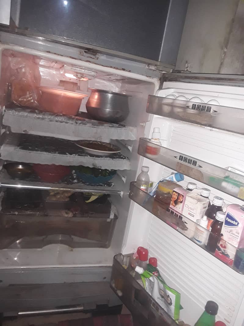 Dawlance medium size fridge 1