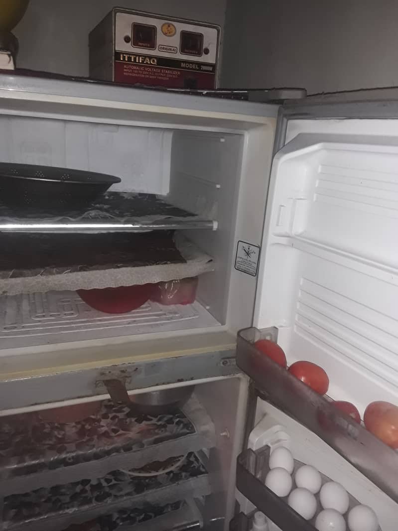 Dawlance medium size fridge 4